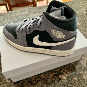 Air Jordan 1 Mid